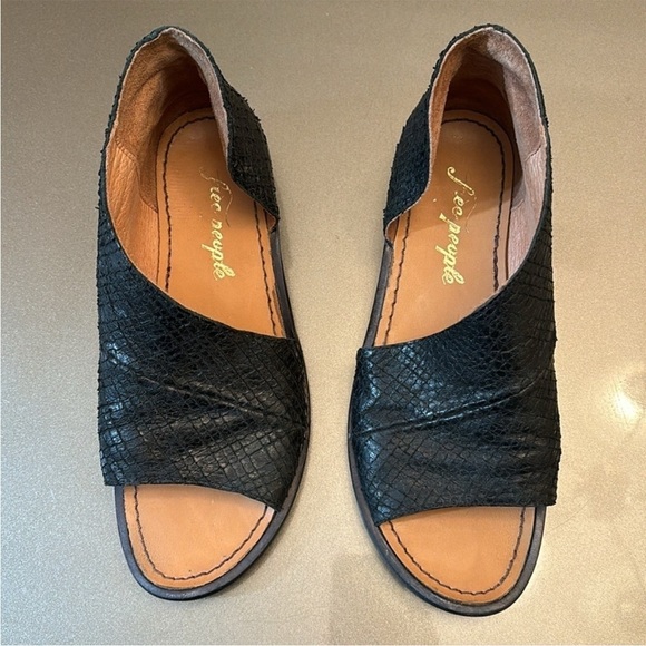 Free People Black Open-Toe Leather Sandals - Picture 11 of 13